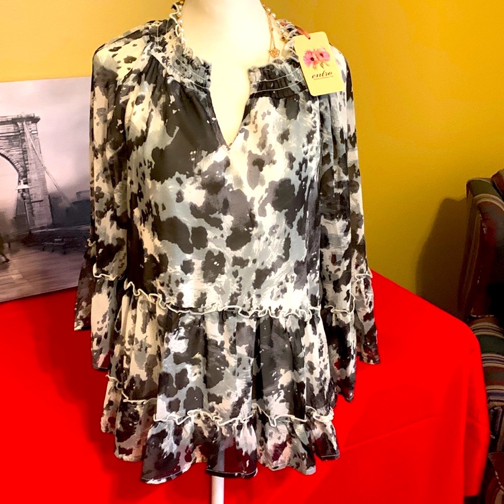 NWT Entro ruffled blouse